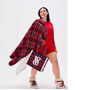 NWT VICTORIA'S SECRET Plaid Tote & Blanket